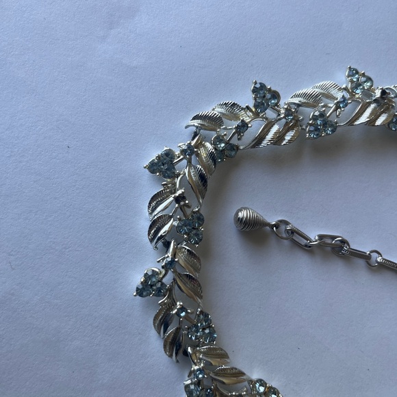 Vintage Coro Silver Tone Leaf Choker Necklace with Pale Blue Rhinestones - Picture 6 of 10